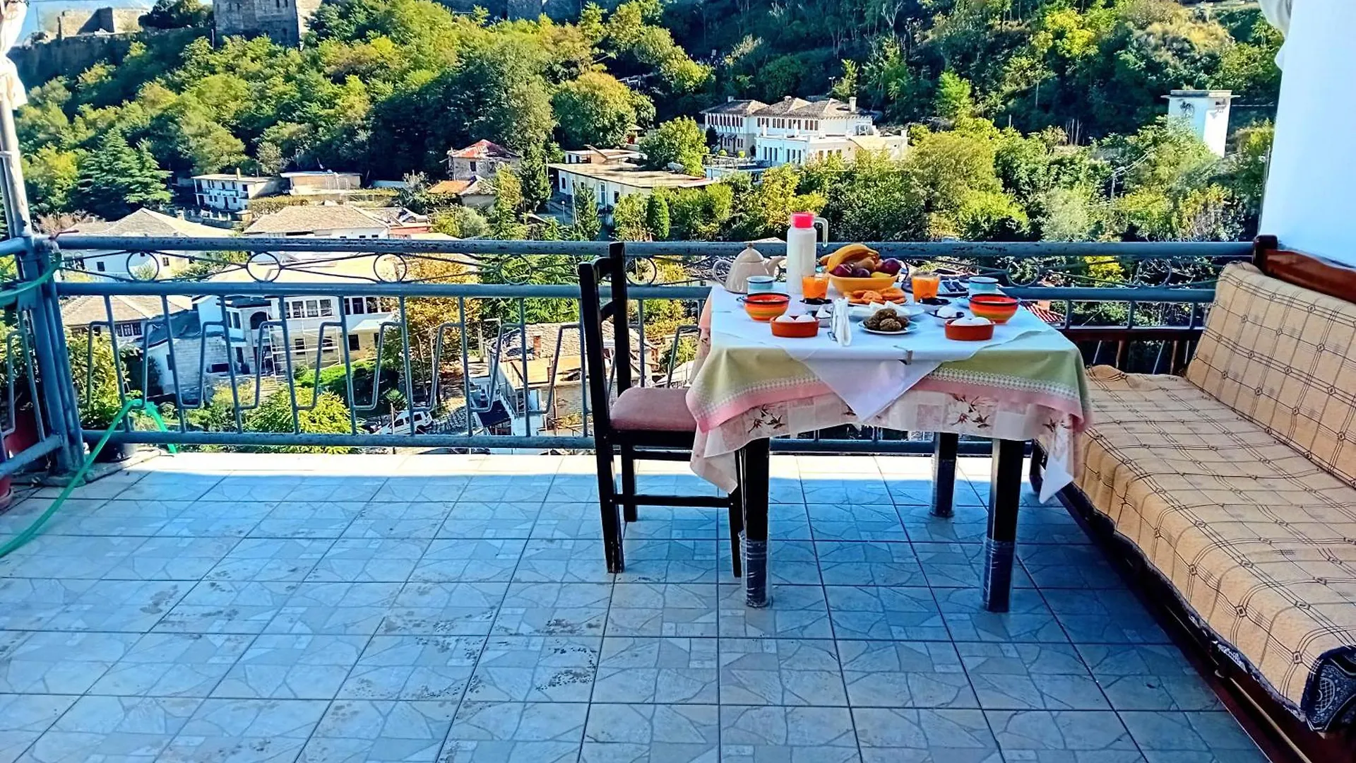 Pensjonat House H Cela Gjirokastra