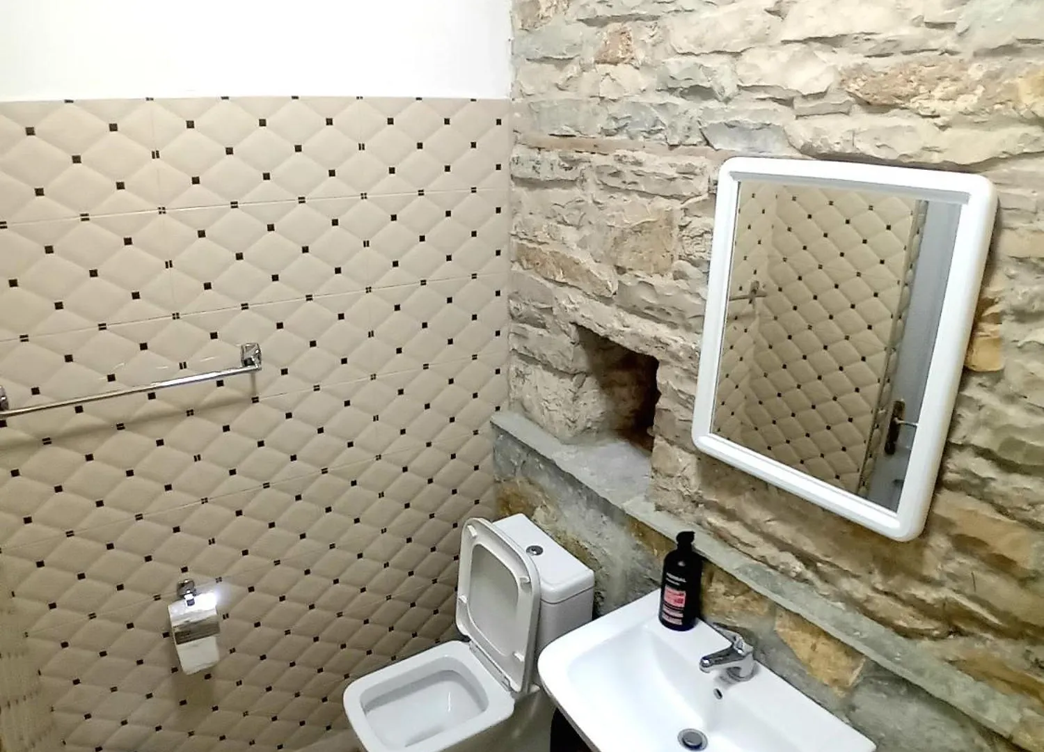 House H Cela Gjirokaster 0*,  Albania
