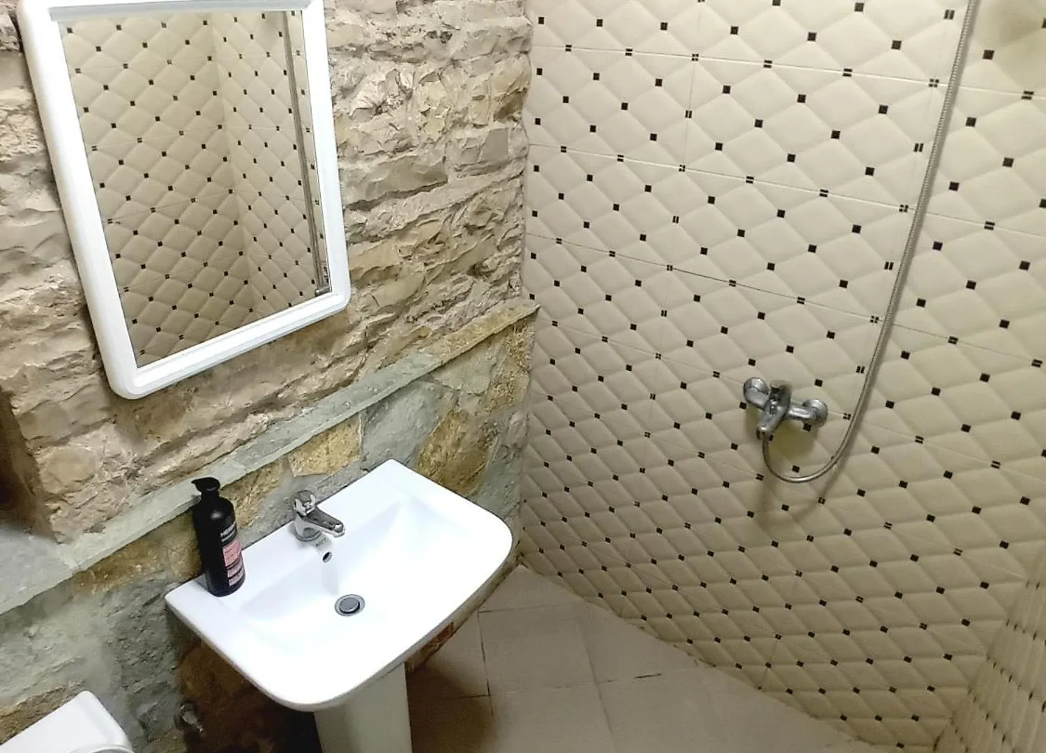 House H Cela Gjirokaster Guest house